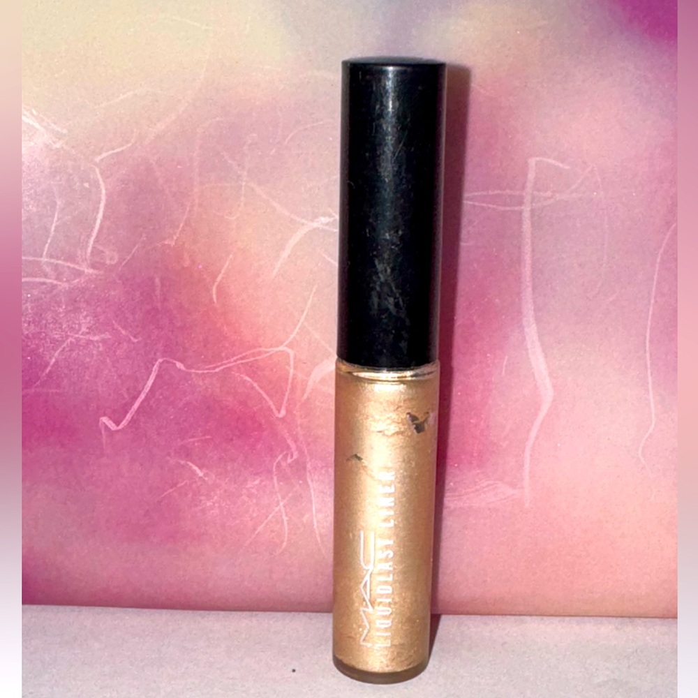 MAC Cosmetics classic cream liquidlast eyeliner